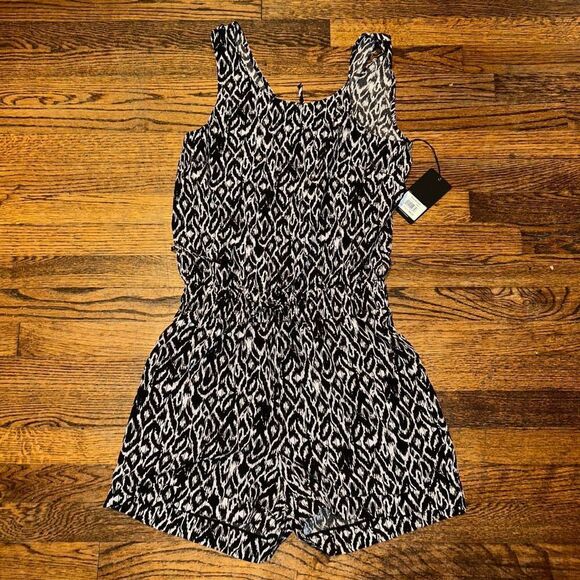 New Peach Romper - Picture 2 of 5